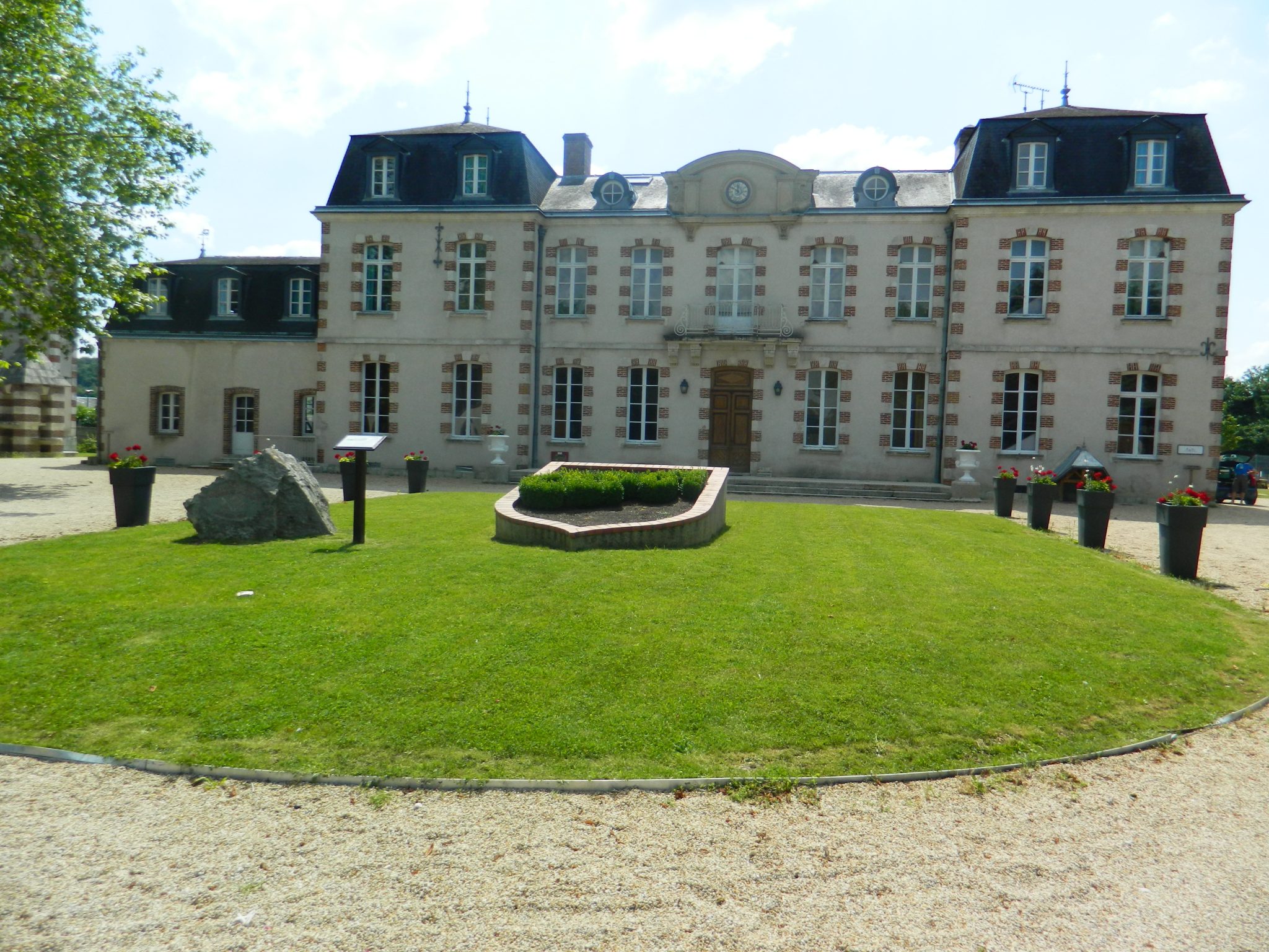 le-ch-teau-commune-de-cepoy-un-village-o-il-fait-bon-vivre